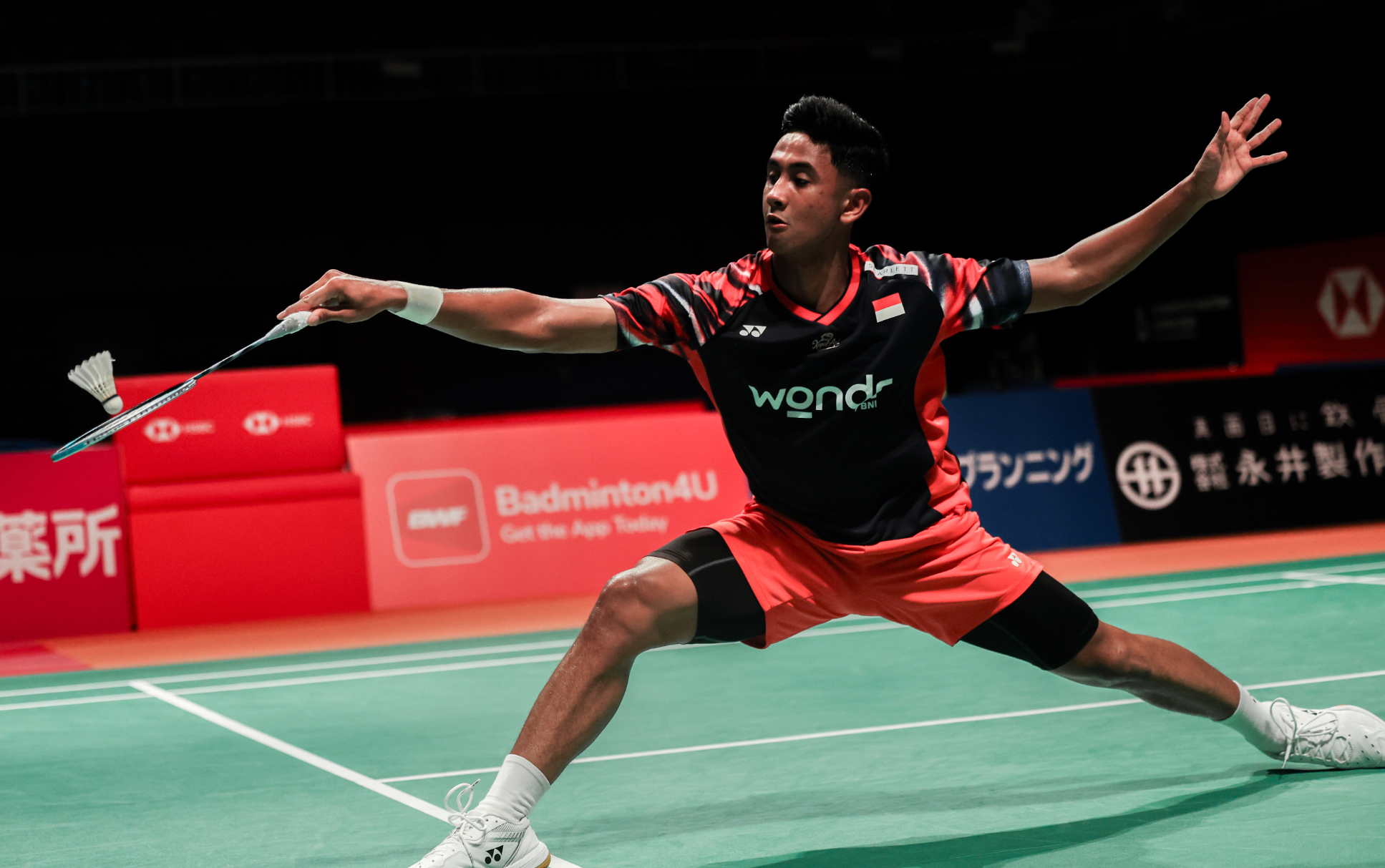 英格兰羽毛球队完胜印尼羽毛球队，陶菲克统治全场的简单介绍