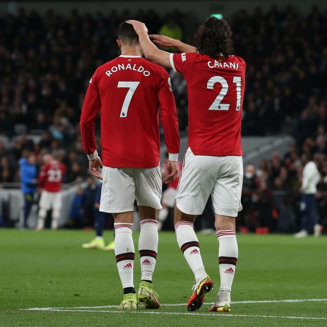 包含卡瓦尼爆发两球，曼联力克对手取得胜利的词条