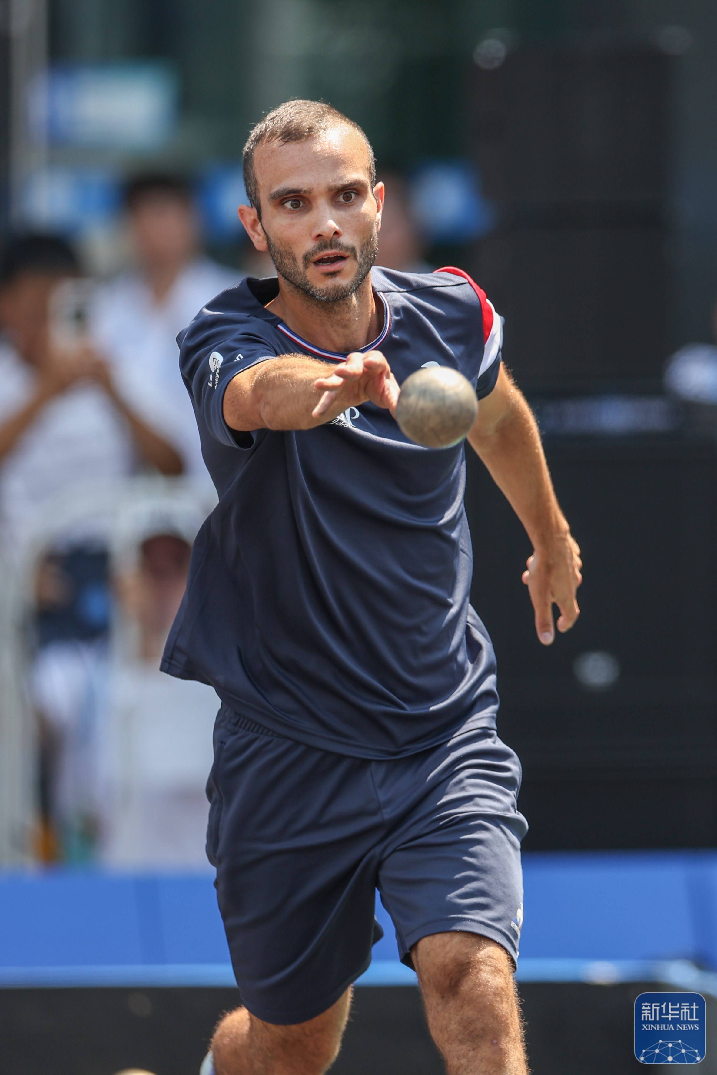 关于法国射箭选手夺下金牌，获得国家荣誉的信息