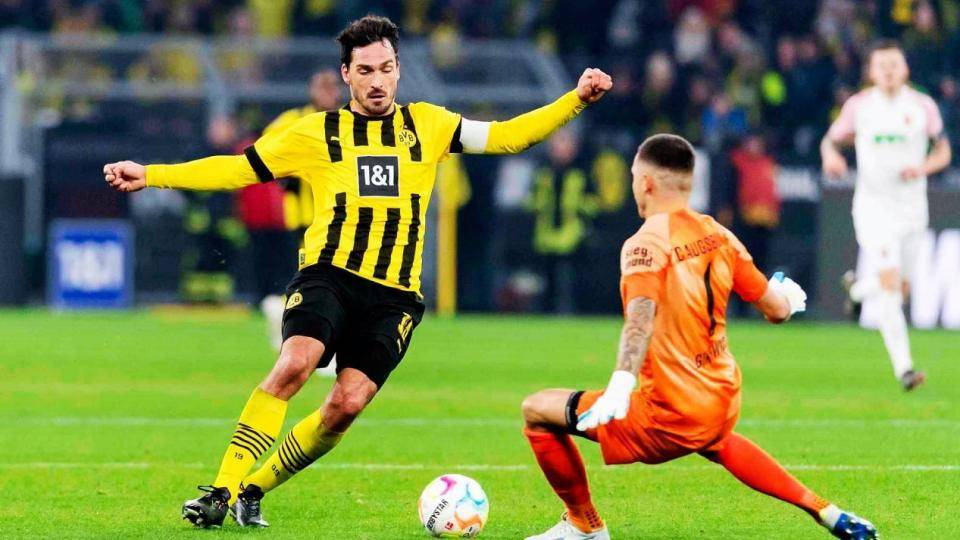 包含多特蒙德客场爆冷不敌弗赖堡，陷入连败局面的词条