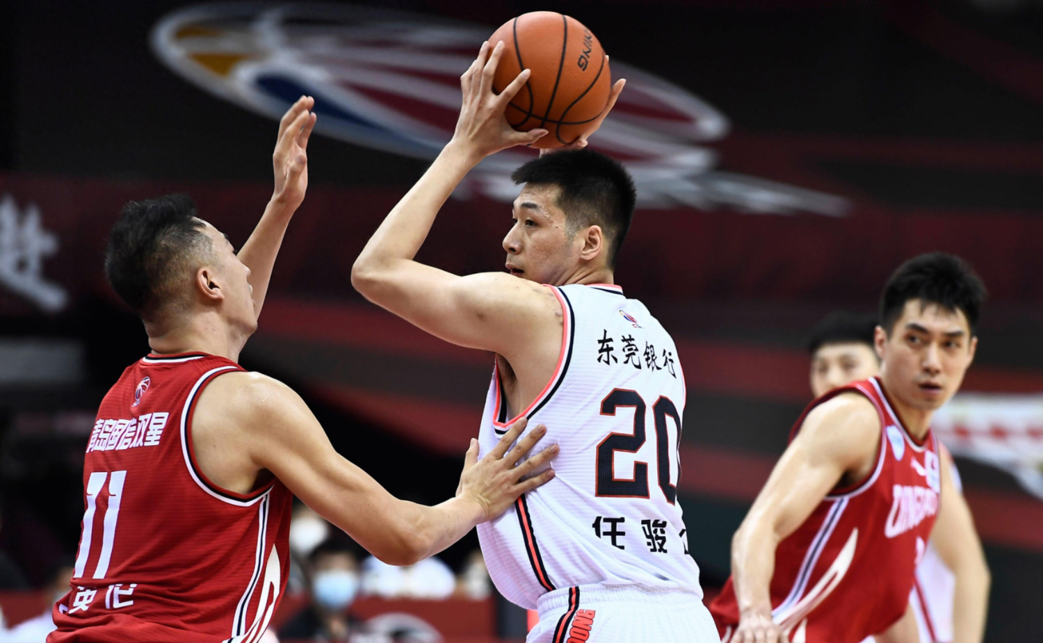 胜负难料球员表现出色助球队取得胜利的简单介绍 胜负难料球员表现出色助球队取得胜利的简单介绍