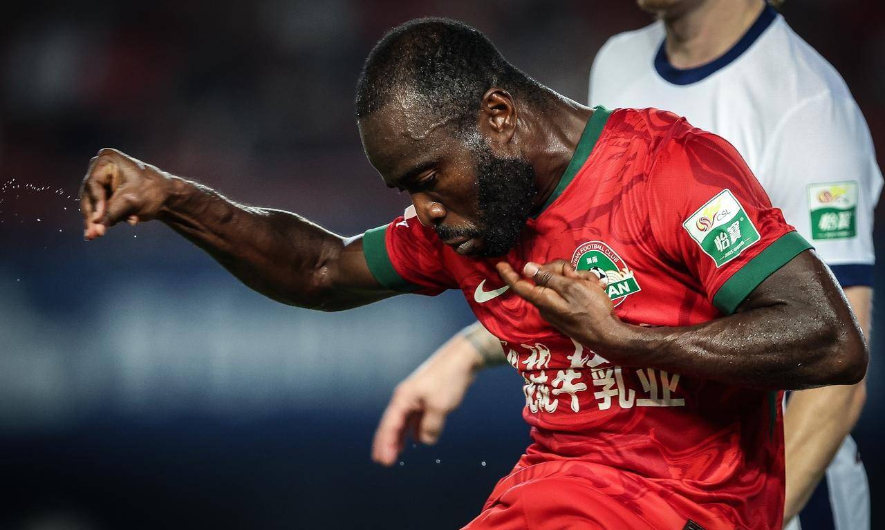 伤病情况堪忧,球员顽强作战 伤病情况堪忧,球员顽强作战