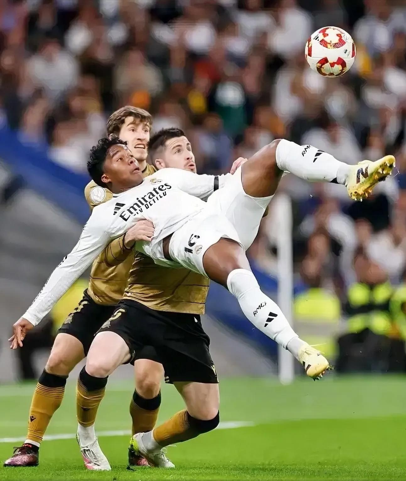 开云官方app入口-关于西班牙国王杯战况激烈，四强对碰巅峰对决的信息