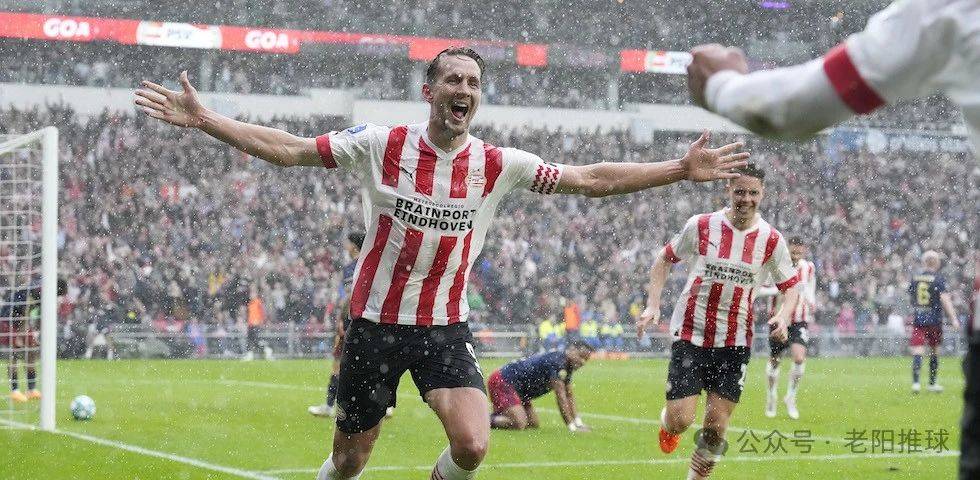 阿贾克斯惊险逆转，卫冕荷甲冠军