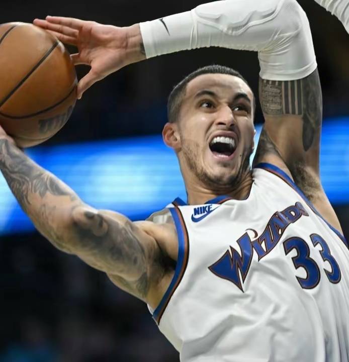 加拿大男篮绝地反击热火，拉塞尔高光表现的简单介绍