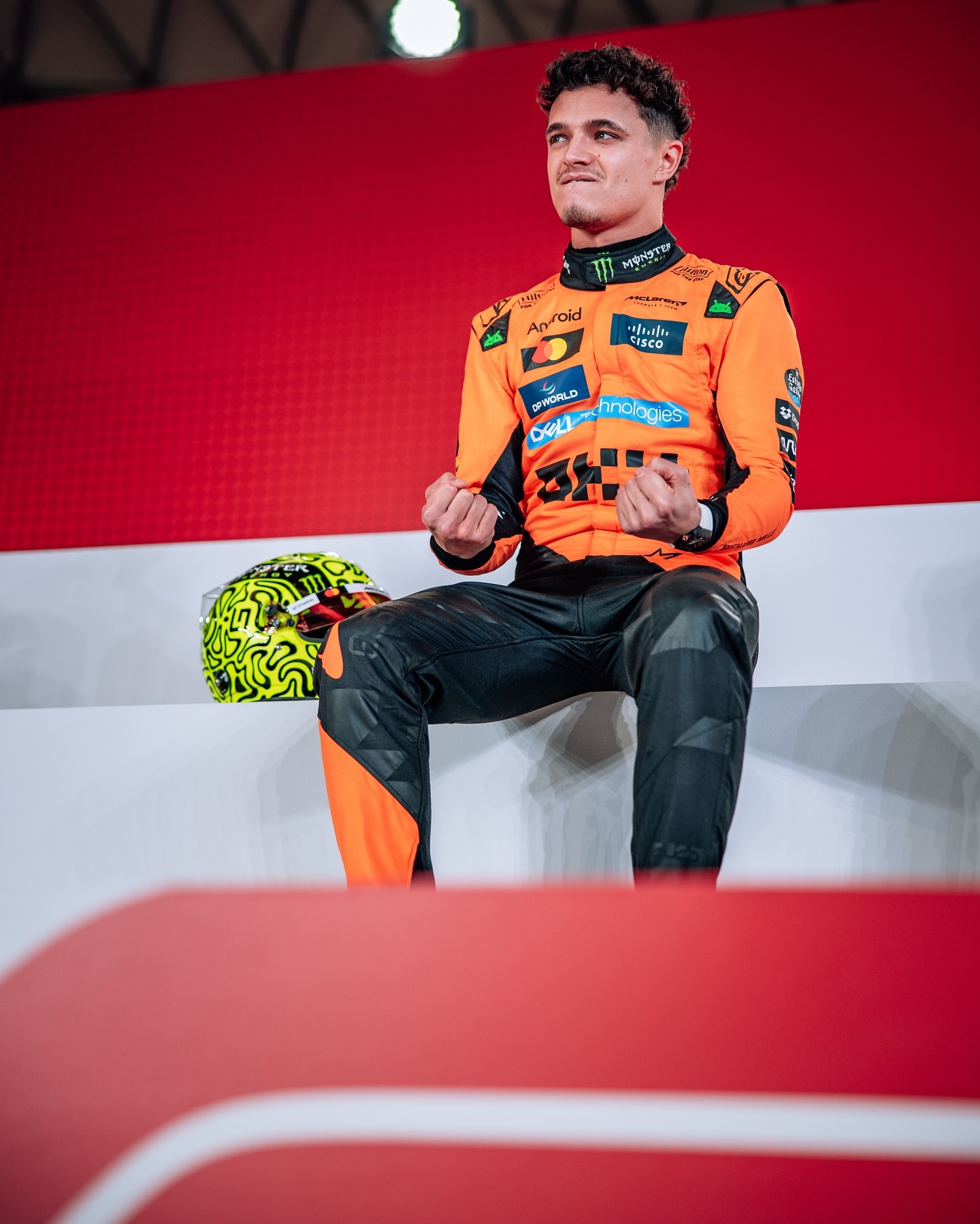 雷诺车队险胜阿斯顿马丁，汉密尔顿统治全场的简单介绍