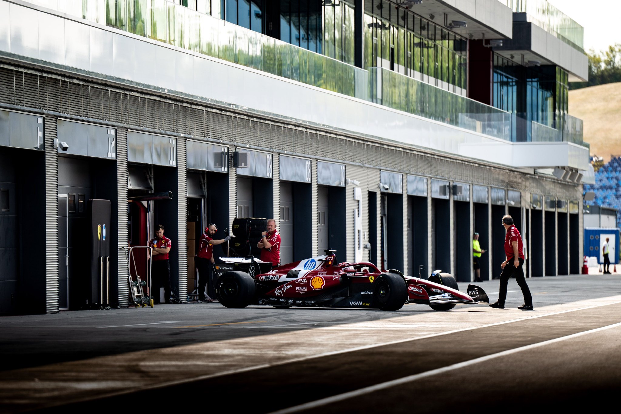 开云体育中国-索伯车队完胜迈凯伦，勒克莱尔点燃赛场的简单介绍