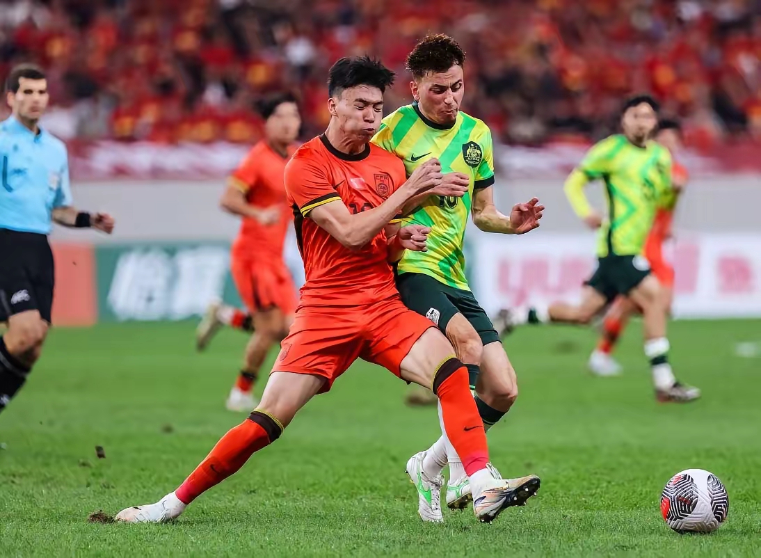 足球赛场上实力对比明显，胜利属于强队