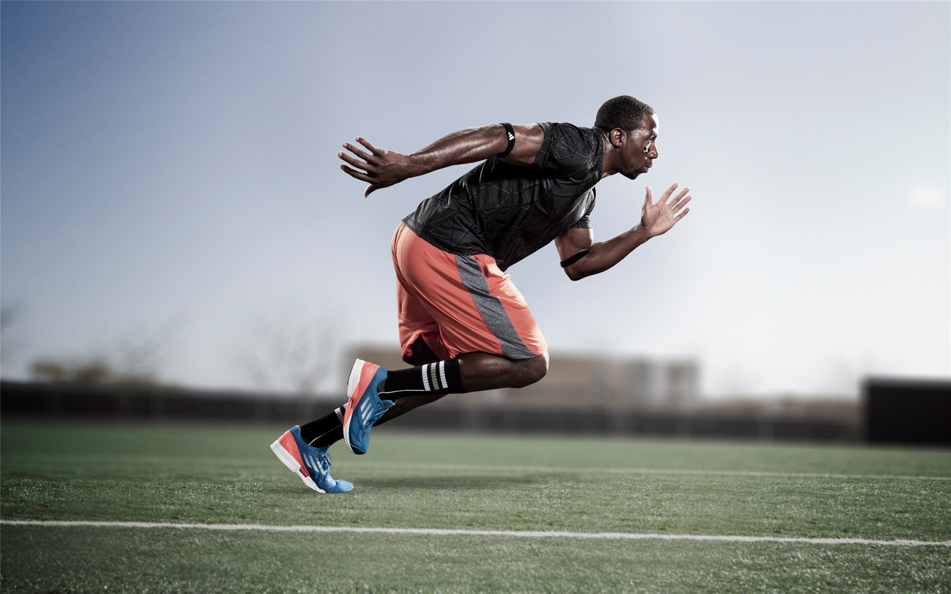 赛道与救赎，F1揭幕战之夜马克西的完美回归