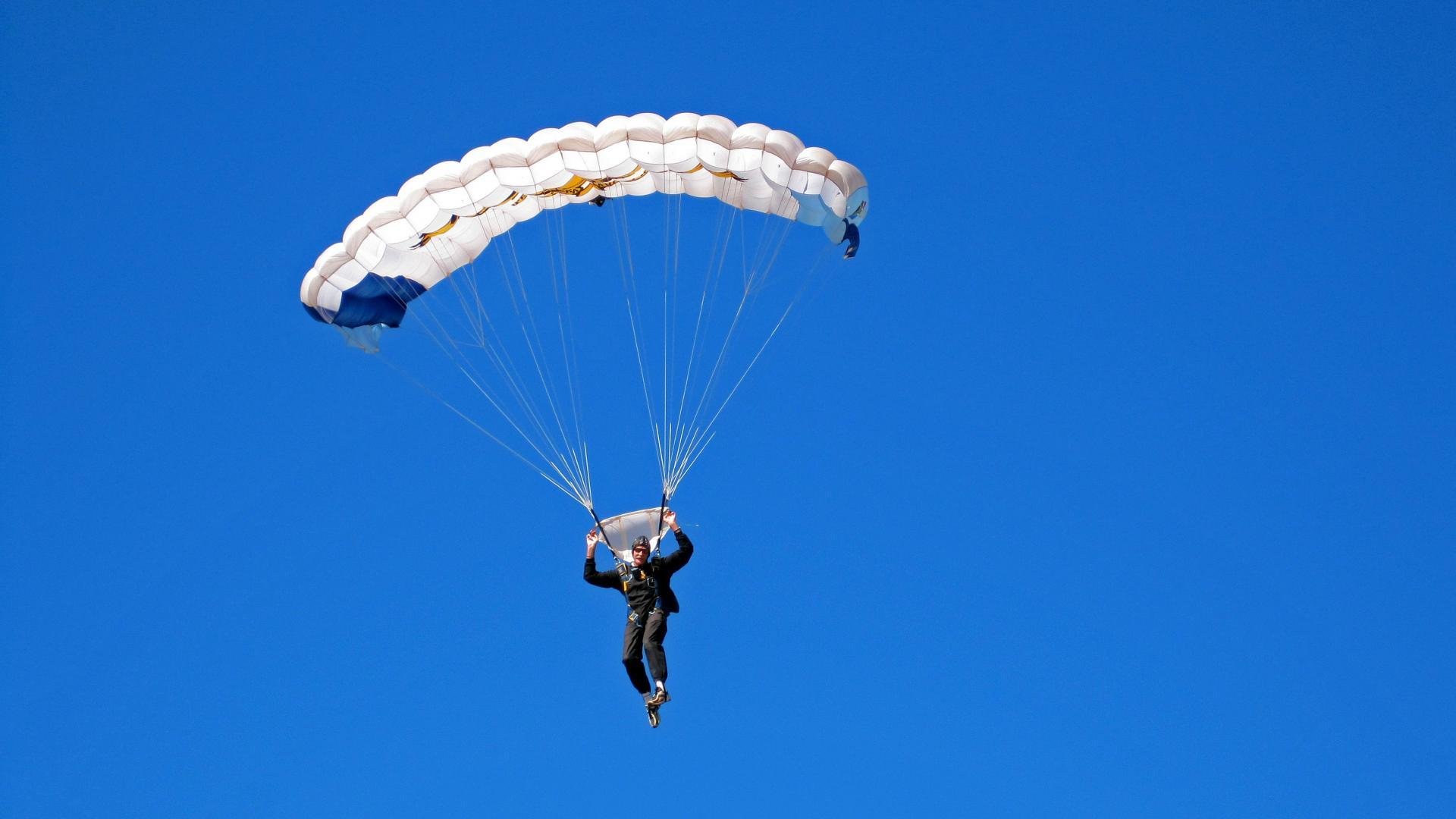 马刺体系显威，小贾伦关键一击锁定胜局—深度解析马刺如何压制深圳队